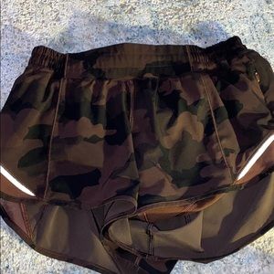 lululemon hotty hot 2.5 in